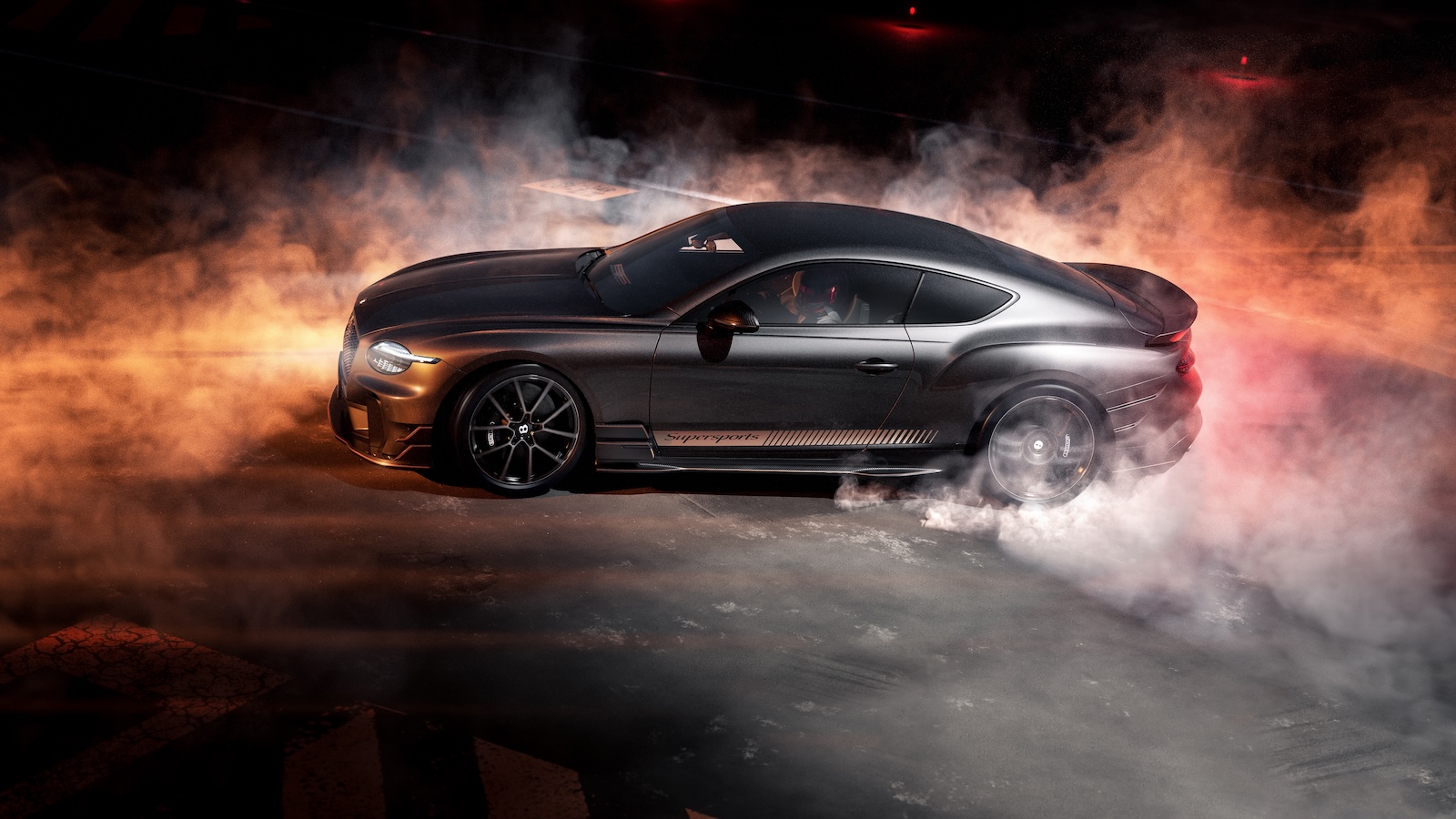 Το παραδοσιακό grand tourer μεταμορφώνεται σε ένα αυτοκίνητο καθαρά για τον οδηγό, με επιτάχυνση 0-100 km/h σε 3,7 δευτερόλεπτα και τελική ταχύτητα που αγγίζει τα 310 km/h.